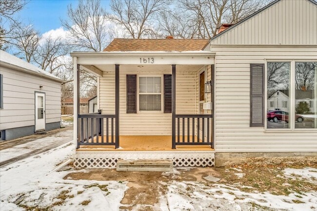 Photo - Adorable 2 Bed Riverside Home – Updated & Ready Now!