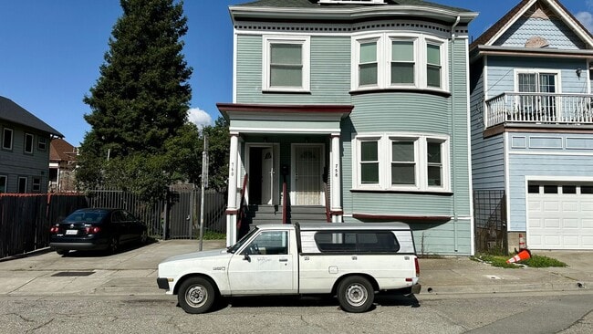 Photo - Spacious Upper Unit of a Duplex in Downtown Oakland w/ Shared Yard Unit 760