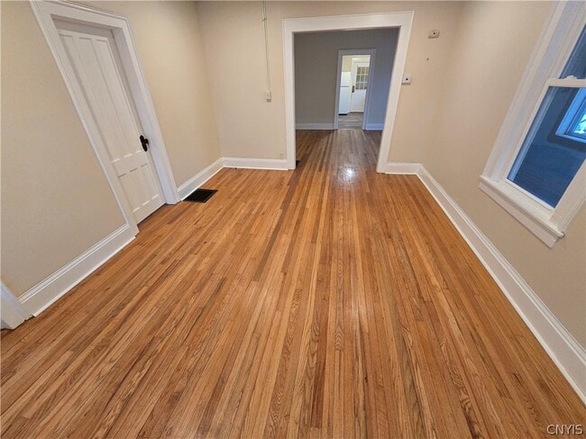 Photo - 804 E Division St