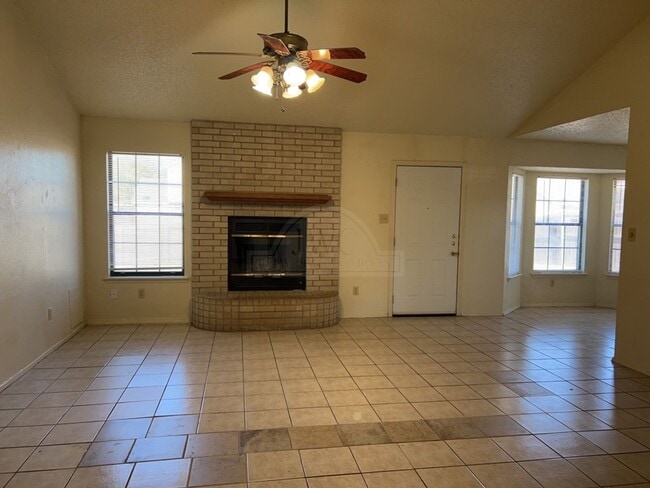 Photo - 2001 Meadowbrook Dr