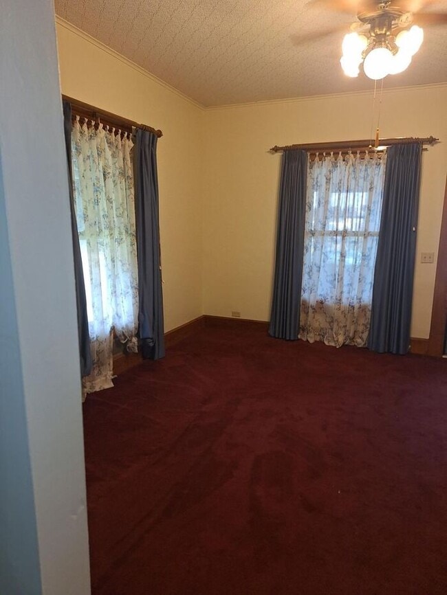 Photo - 1 Bedroom House Near Shopping, Parks and Little League Field