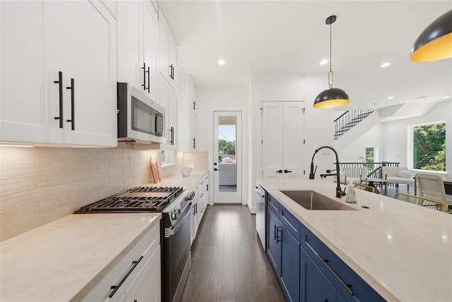 Photo - 5024 Winnetka St