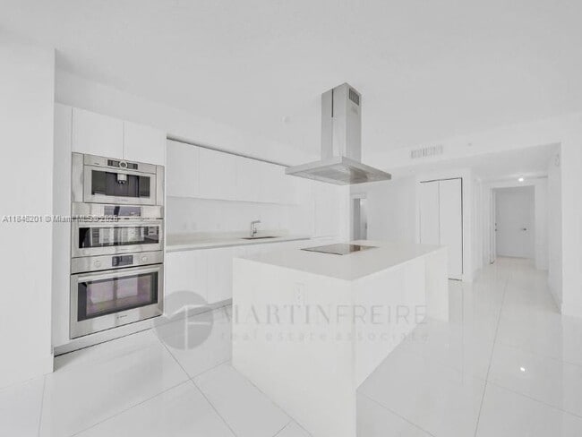 Building Photo - 300 Sunny Isles Blvd Rental