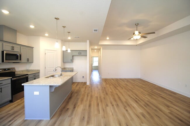 Photo - Modern 3-Bedroom Home with Granite Counter...