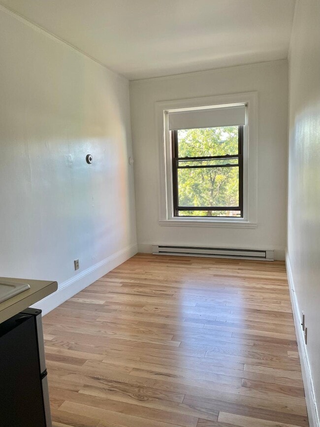 Building Photo - 1079 Beacon St Rental