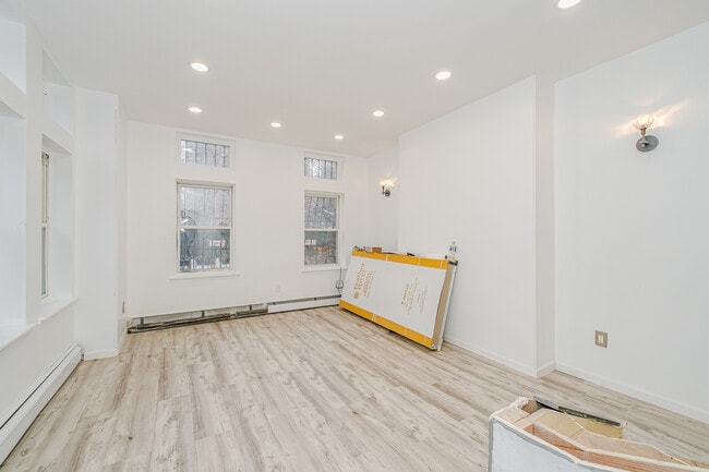 Building Photo - 384 Lafayette Ave