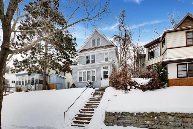 Photo - 818 Edmund Ave W Townhome