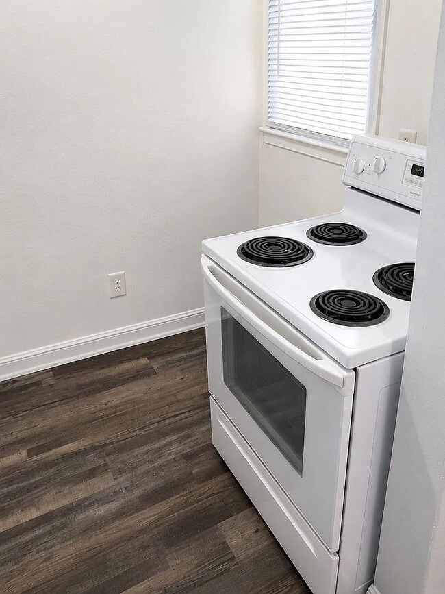 Photo - Room in Apartment on Overland Heights
