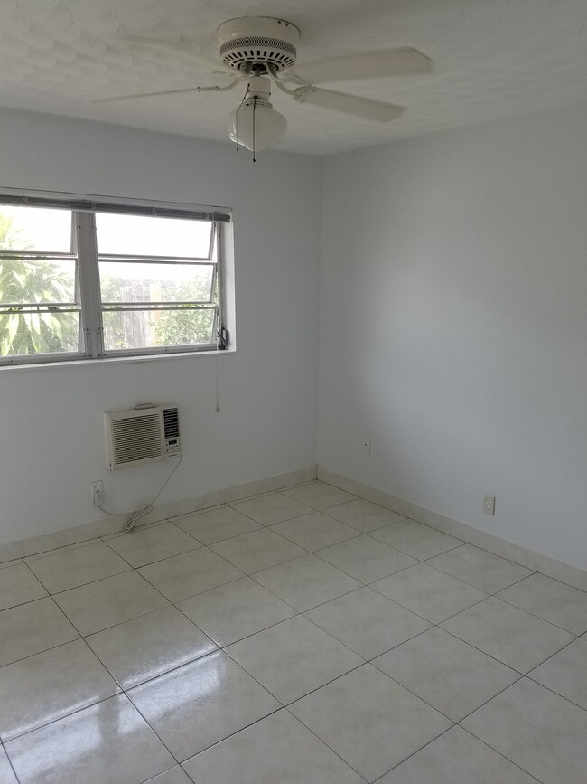 Photo - 1408 NE 6th St Unidad 2