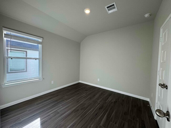 Photo - 4922 Luke Matthew Dr