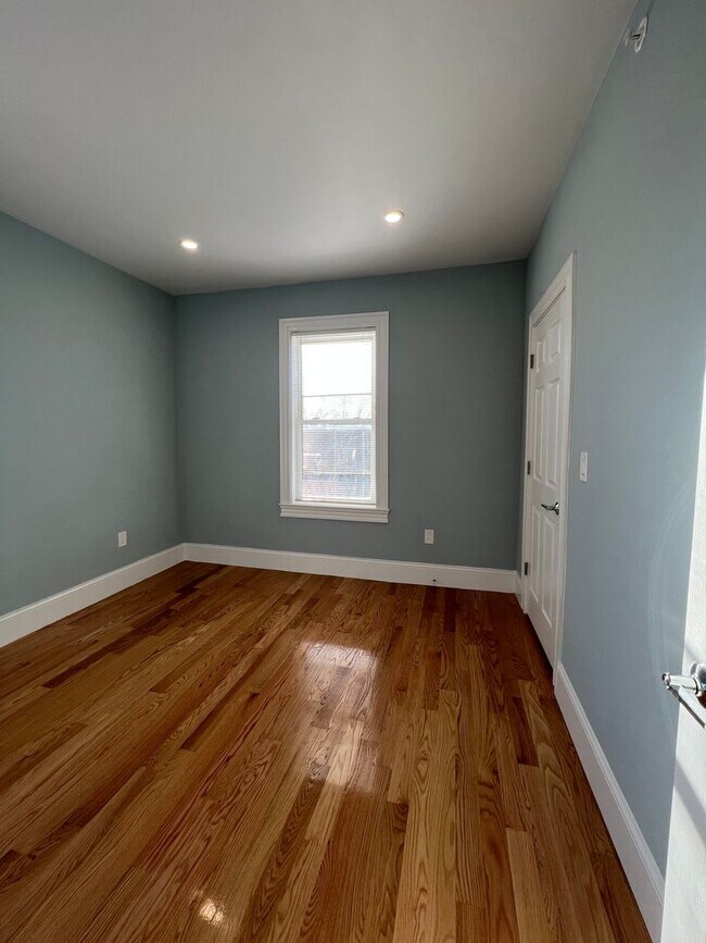 Photo - 83 Winchester St