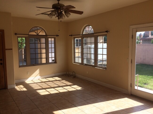 Living room - 652 S Hollenbeck Ave Unit House