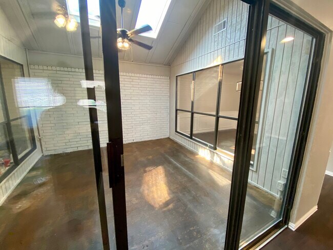 Photo - 3924 Denham Way