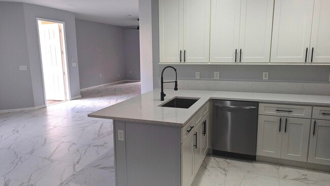 Photo - 826 Middleton Dr SW