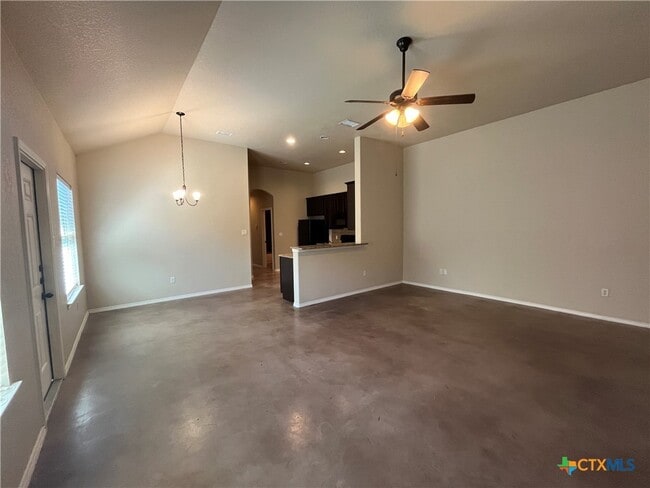 Photo - 170 Joanne Cv