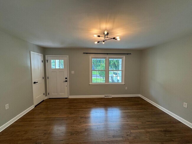 Photo - 202 Kershaw St SE