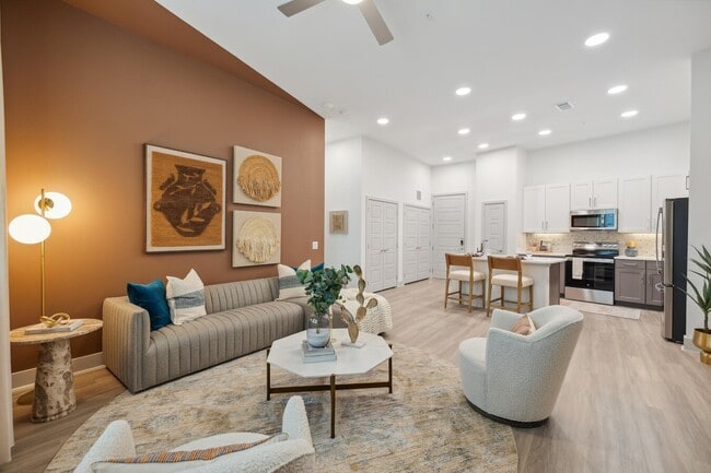 Photo - Move-In Special: 4–6 Weeks Free Unit ASH