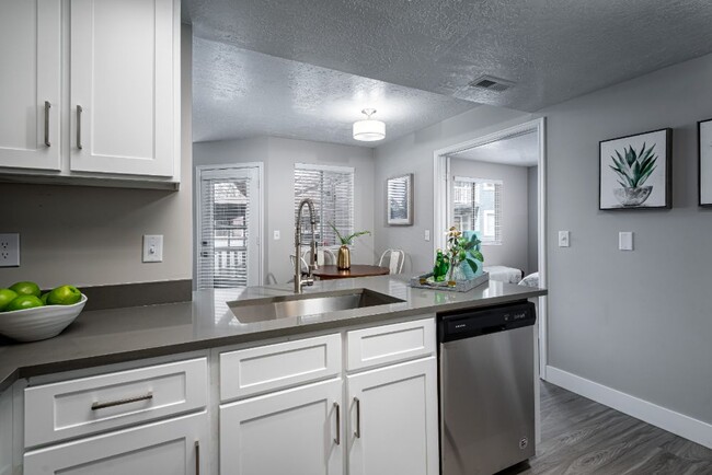 Kitchen - Edgewood Park Apartments