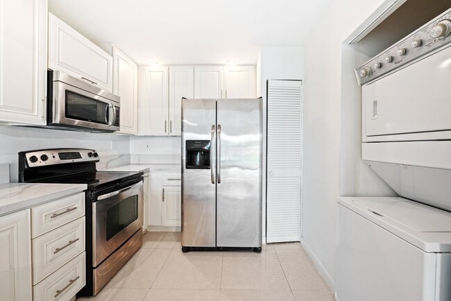 Photo - Peaceful corner unit 2 Bed 2 bath overlooking beautiful lake