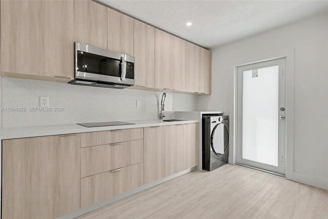 Building Photo - 55 SW 13th St Unit A