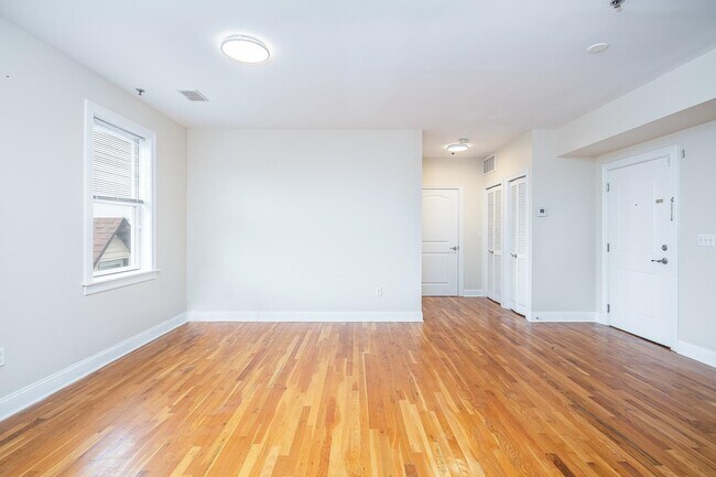 Photo - 528 47th St Unit 3A