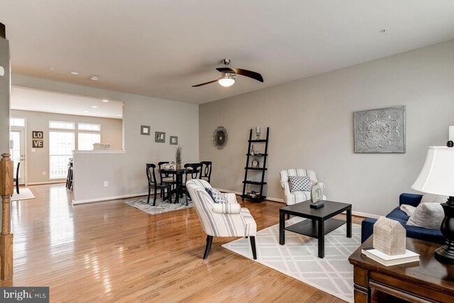 Photo - 1739 Theale Way