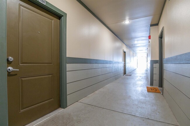 Building Photo - 2930 Plum Creek Ln Unit 2102