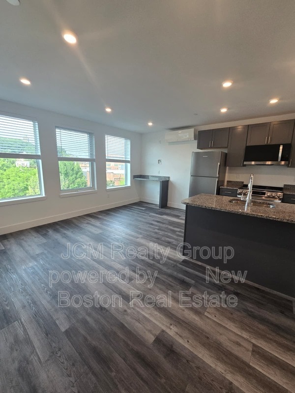 Photo - 585 Essex St Unit U-702