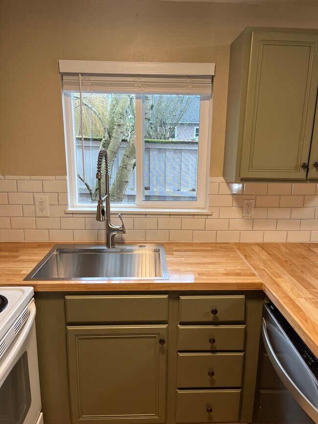 Photo - 4167 SE Cesar E Chavez Blvd