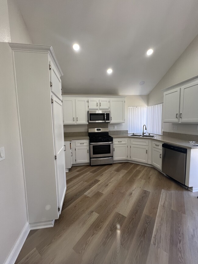 Photo - 737 Ashbrook Dr