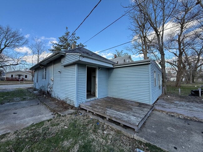 Building Photo - 803 E Whitmer St