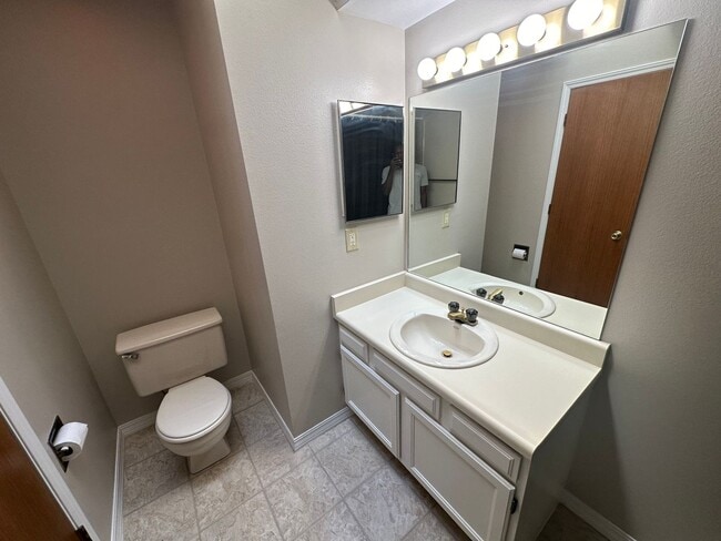 Photo - 2 Bed, 2 Bath Unit in Rockrimmon