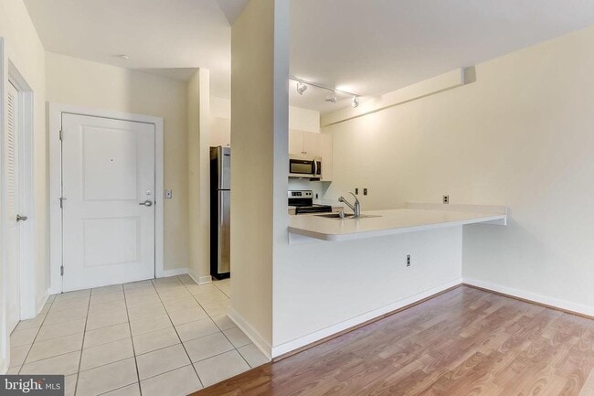 Photo - 2007 Clipper Park Rd Unit 425