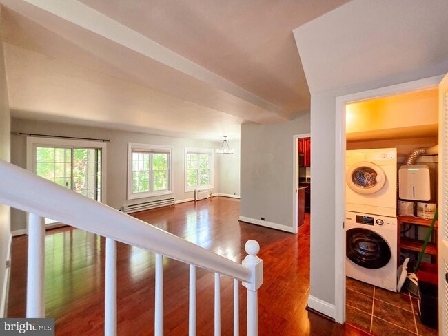 3710 Gunston Rd