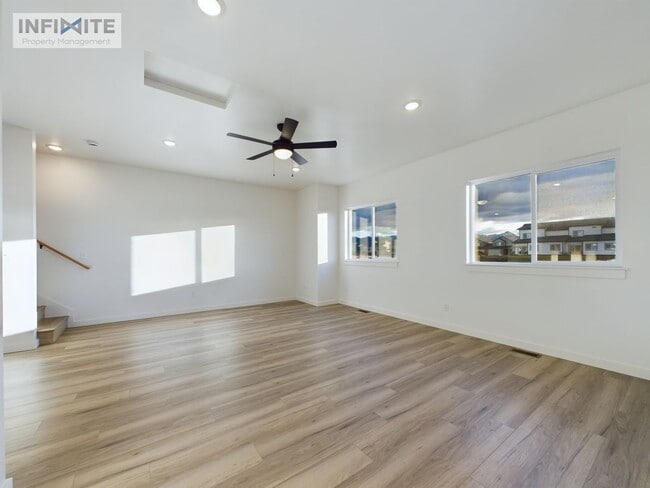 Photo - Wonderful 3 Bedroom End Unit