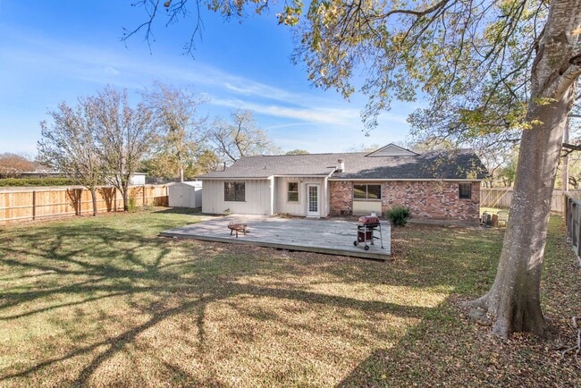 Photo - FALL 2026 PRE-LEASE! Amazing Location for ...