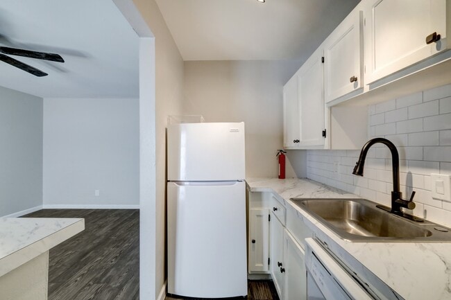 Photo - 2322 Dunlavy St Unit 13