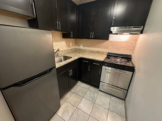 Building Photo - 80 Essex St Rental