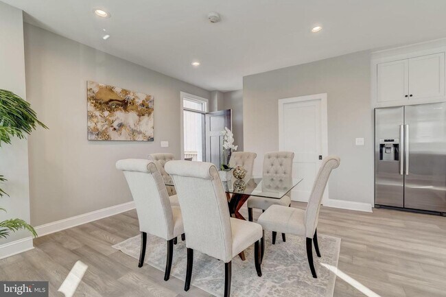 Photo - Stunning End-Rowhouse 4/Bedrooms, 4.5 Bath...
