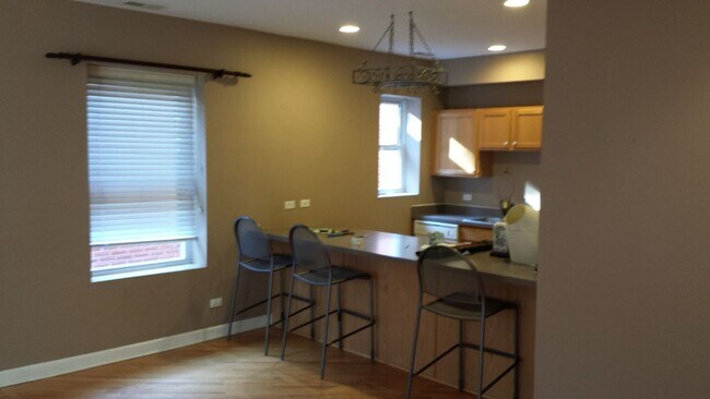 4640 N Drake Ave Unit # 2S