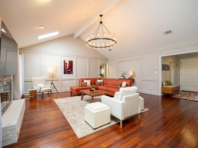 Photo - 2110 Wychwood Dr