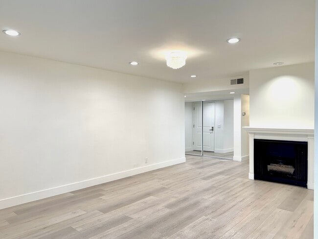 Photo - 4648 Park Granada Unit 170