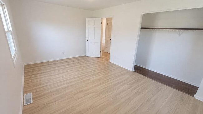 Photo - 103 N Russell St