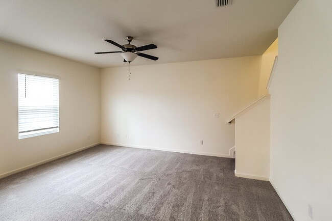 Photo - 475 Knightsbridge Ln
