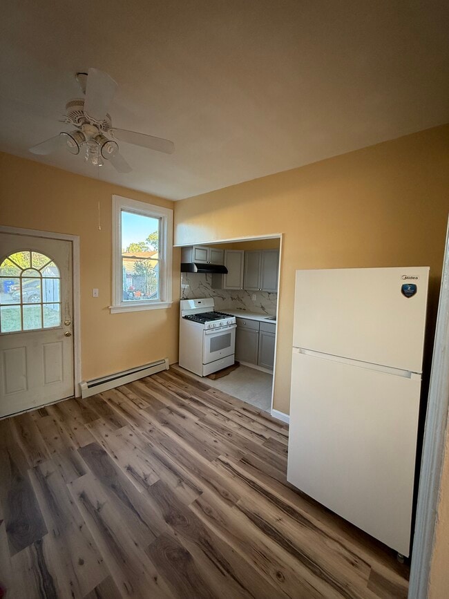 Building Photo - 860 Mineral Spring Ave Unit 1st floor