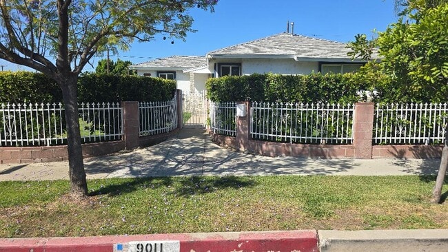 Photo - 9011 Vena Ave Unidad Main House