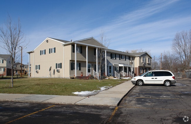 Photo - Pinebrook Manor Apartments