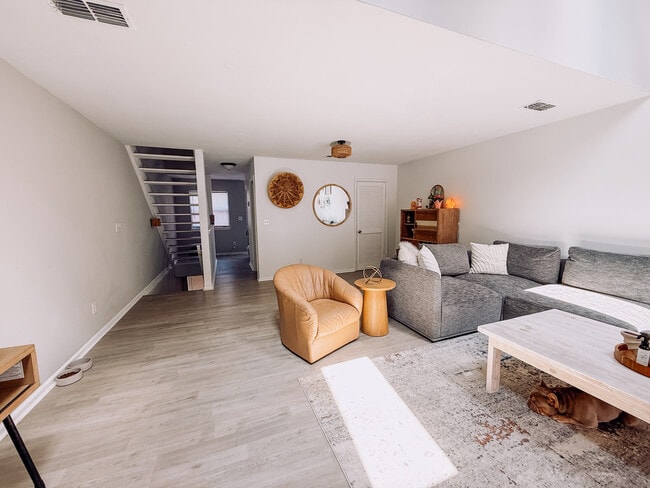 Photo - 1073 Chinquapin Ln