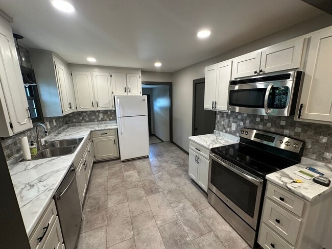 Photo - 408 Spence Ln