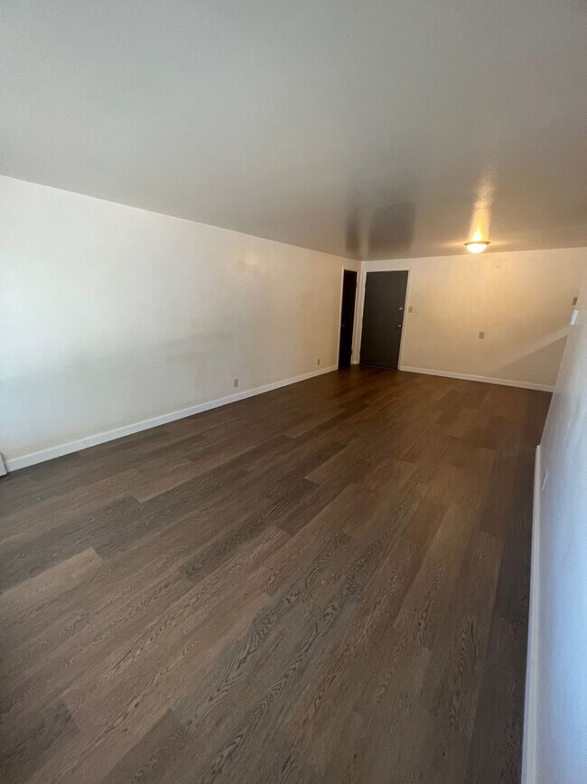 Photo - Robertson1001 (KC-JF) Unidad B4